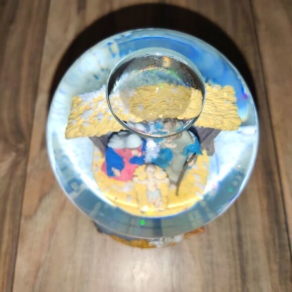 Kcare Musical Water Globe Nativity Scene 5½'in Tall - Picture 2 of 7